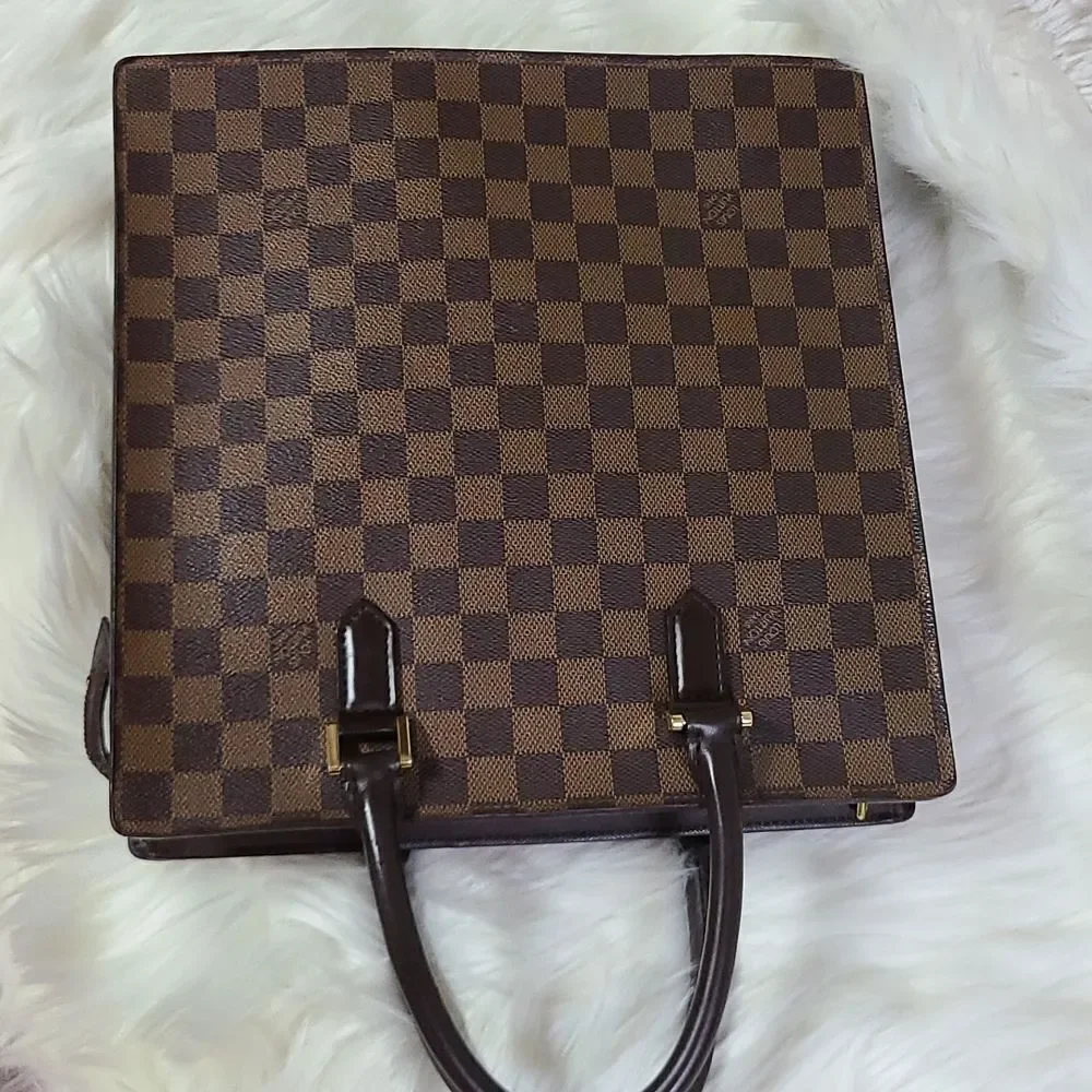 💯 Authentic Louis Vuitton DE Handbag 🍀